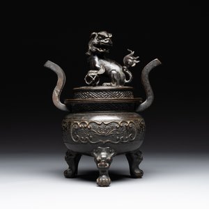 A large Chinese bronze censer and cover with a Buddhist lion, Ming — foto 2