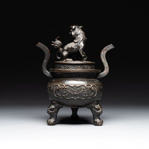 A large Chinese bronze censer and cover with a Buddhist lion, Ming — foto 3