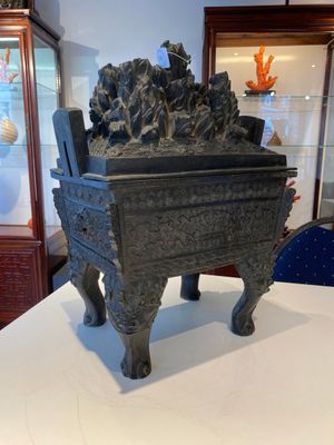 A large Chinese bronze censer and cover with a dragon in a rocky landscape with various animals, Yuan — photo 3