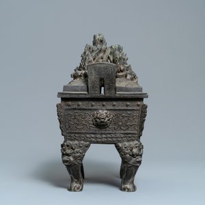 A large Chinese bronze censer and cover with animals near a hilly landscape, Ming — photo 4
