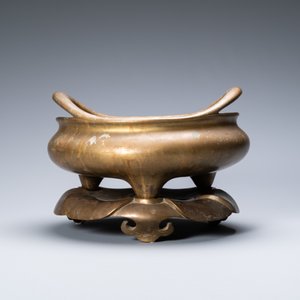 A large Chinese bronze censer on stand, Chenghua mark, 17/18th C. — 照片 2