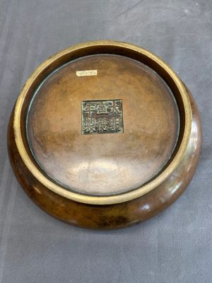 A large Chinese bronze censer, Xuande mark, 17/18th C. — photo 6
