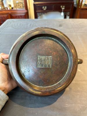 A large Chinese bronze censer, Xuande mark, Ming — photo 11