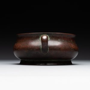 A large Chinese bronze censer, Xuande mark, Ming — photo 5