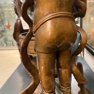 A large Chinese bronze figure of one of the Hoho twins holding a vase, Qing — 照片 17