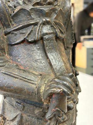A large Chinese bronze figure of Weituo — foto 13