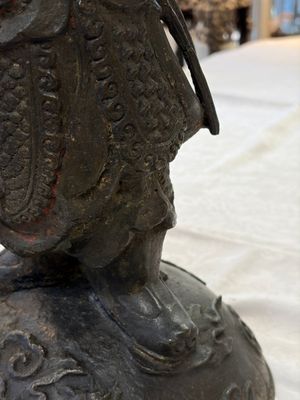A large Chinese bronze figure of Weituo — foto 19