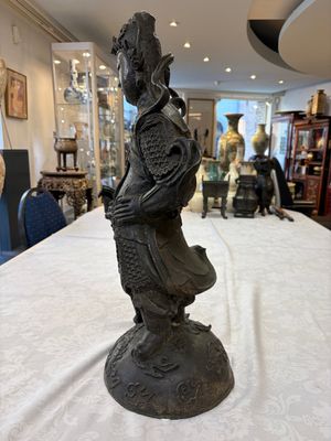 A large Chinese bronze figure of Weituo — foto 2
