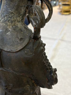 A large Chinese bronze figure of Weituo — foto 25