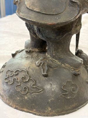 A large Chinese bronze figure of Weituo — foto 29