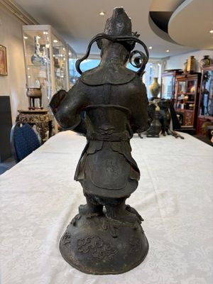 A large Chinese bronze figure of Weituo — foto 3