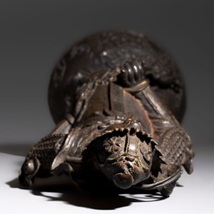 A large Chinese bronze figure of Weituo — foto 6