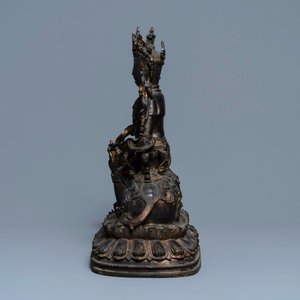 A large Chinese bronze group of Guanyin on a dragon, prob. Ming — 照片 4
