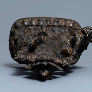 A large Chinese bronze group of Guanyin on a dragon, prob. Ming — 照片 6