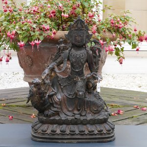 A large Chinese bronze group of Guanyin on a dragon, prob. Ming — 照片 7