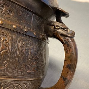 A large Chinese bronze 'Gui' vessel on hardwood stand, Yuan — 照片 17