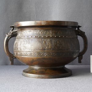 A large Chinese bronze 'Gui' vessel on hardwood stand, Yuan — 照片 37