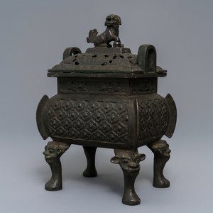 A large Chinese bronze incense burner and cover, Ming — 照片 1