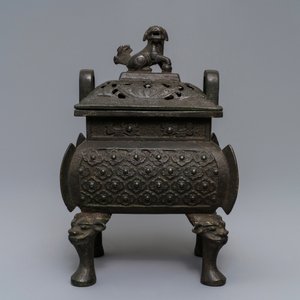 A large Chinese bronze incense burner and cover, Ming — 照片 2