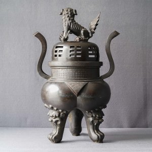 A large Chinese bronze incense burner and cover on carved wooden stand, Ming — photo 11