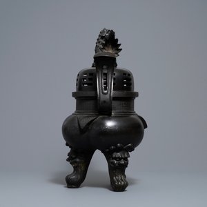 A large Chinese bronze incense burner and cover on carved wooden stand, Ming — photo 4