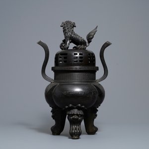 A large Chinese bronze incense burner and cover on carved wooden stand, Ming — photo 5