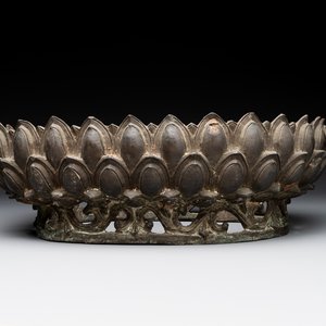 A large Chinese bronze lotus throne, Ming — photo 1