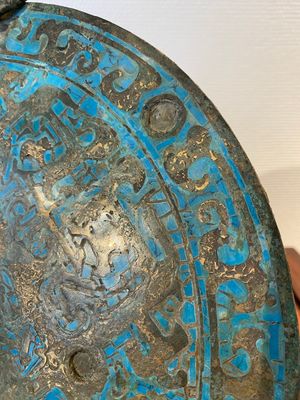 A large Chinese bronze mirror with turquoise and gold or gilt silver inlays, Warring States Period — 照片 9