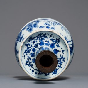 A large Chinese bronze-mounted blue and white candlestick, Transitional period — photo 6