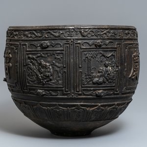 A large Chinese bronze relief-decorated jardinière, Xuande mark, 18/19th C. — photo 4