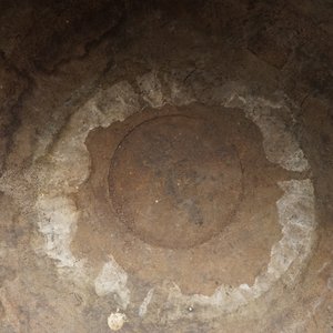 A large Chinese bronze relief-decorated jardinière, Xuande mark, Ming — 照片 11