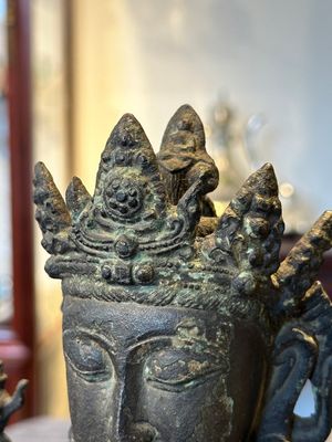 A large Chinese bronze sculpture of Bodhisattva on a lotus throne, Ming — 照片 11