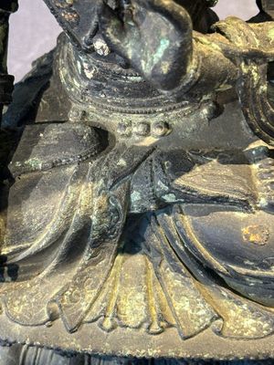 A large Chinese bronze sculpture of Bodhisattva on a lotus throne, Ming — 照片 14