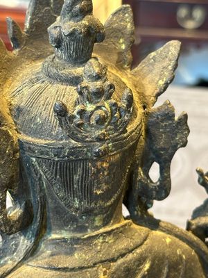 A large Chinese bronze sculpture of Bodhisattva on a lotus throne, Ming — 照片 18