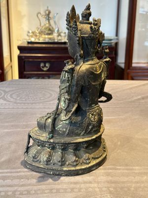 A large Chinese bronze sculpture of Bodhisattva on a lotus throne, Ming — 照片 6