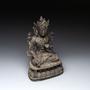 A large Chinese bronze sculpture of Bodhisattva on a lotus throne, Ming — 照片 5
