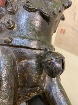 A large Chinese bronze 'touhu' or arrow vase in the shape of a lion, Ming — 照片 20