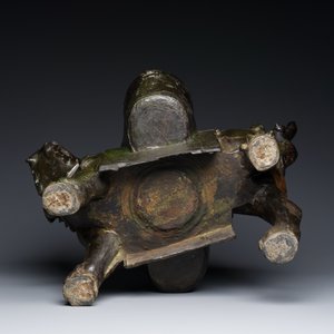 A large Chinese bronze 'touhu' or arrow vase in the shape of a lion, Ming — 照片 8