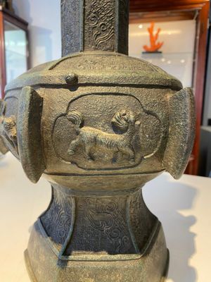 A large Chinese bronze 'touhu' or arrow vase, Yuan — photo 12