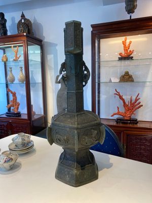 A large Chinese bronze 'touhu' or arrow vase, Yuan — photo 2
