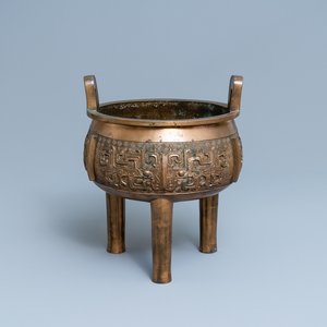 A large Chinese bronze tripod censer, 18/19th C. — photo 1