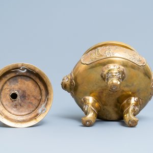 A large Chinese bronze tripod censer, 19/20th C. — photo 7