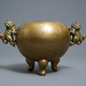 A large Chinese bronze tripod censer on stand, 19th C. — photo 2
