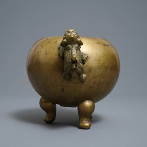 A large Chinese bronze tripod censer on stand, 19th C. — photo 5