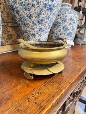 A large Chinese bronze tripod censer on stand, Wu Chen Mi Sheng Tang 戊辰米生堂 mark, dated 1868 — 照片 1