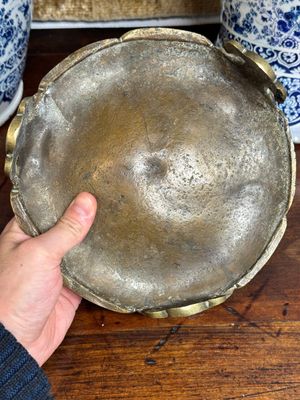 A large Chinese bronze tripod censer on stand, Wu Chen Mi Sheng Tang 戊辰米生堂 mark, dated 1868 — 照片 11