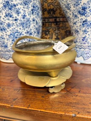 A large Chinese bronze tripod censer on stand, Wu Chen Mi Sheng Tang 戊辰米生堂 mark, dated 1868 — 照片 2