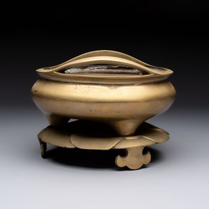 A large Chinese bronze tripod censer on stand, Wu Chen Mi Sheng Tang 戊辰米生堂 mark, dated 1868 — 照片 2