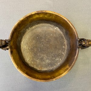 A large Chinese bronze tripod censer with chilong handles, Xuande mark, 18/19th C. — 照片 14