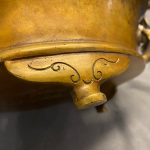 A large Chinese bronze tripod censer with chilong handles, Xuande mark, 18/19th C. — 照片 23